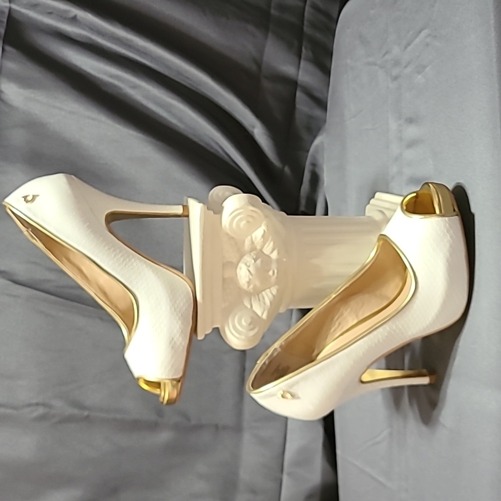 Womens size 6 snakeskin peep toe heels